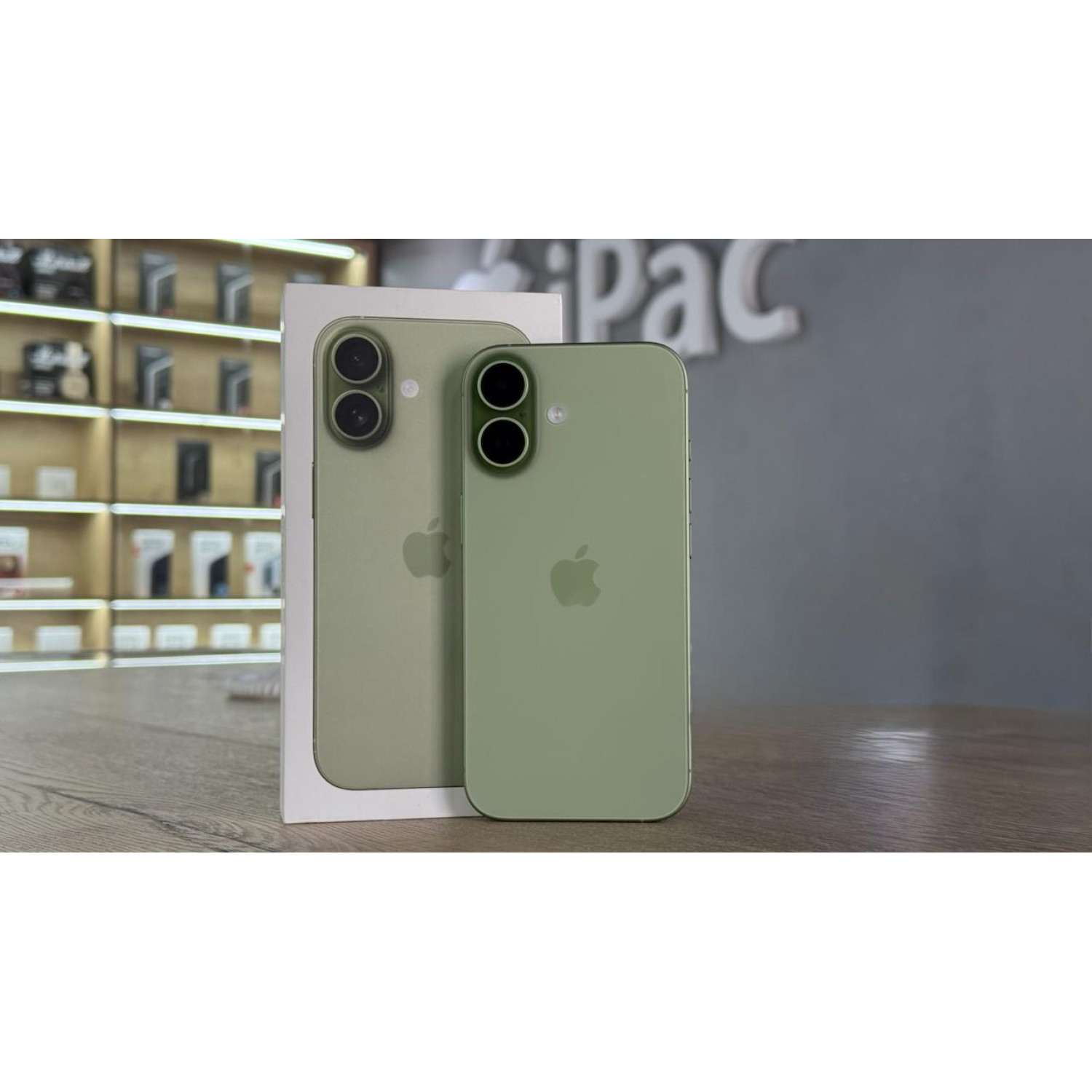 Apple iPhone 17 256Gb Зеленый e-sim Б/У class=